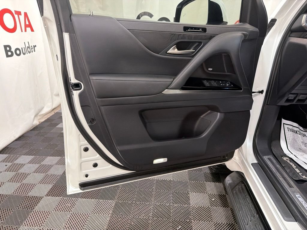 Used 2024 Lexus LX 600 4WD w/ Luxury Package image 23