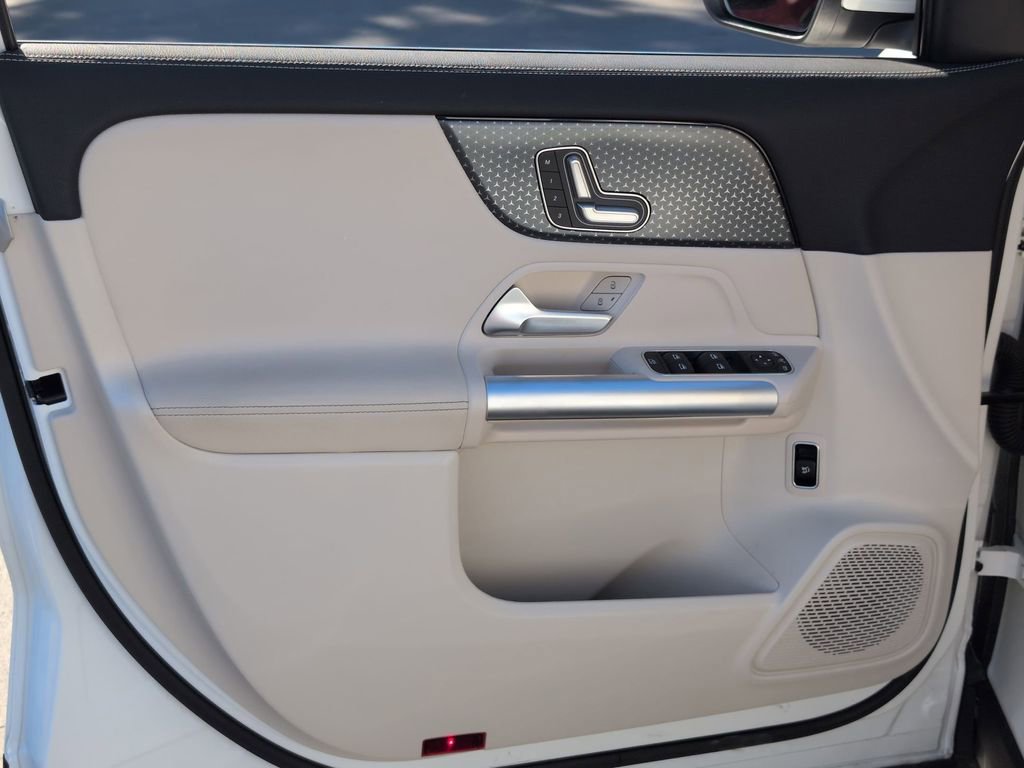 Used 2025 Mercedes-Benz GLA 250 4MATIC image 11