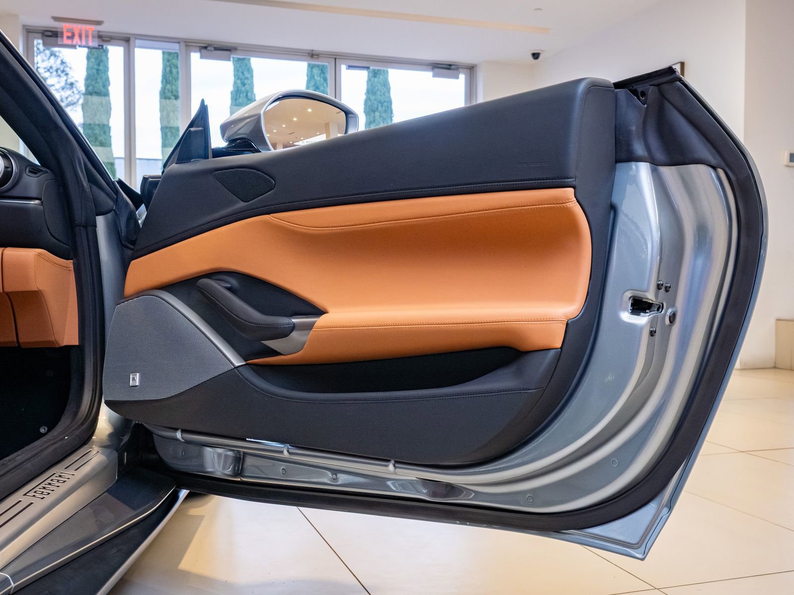 Used 2019 Ferrari Portofino RWD image 21
