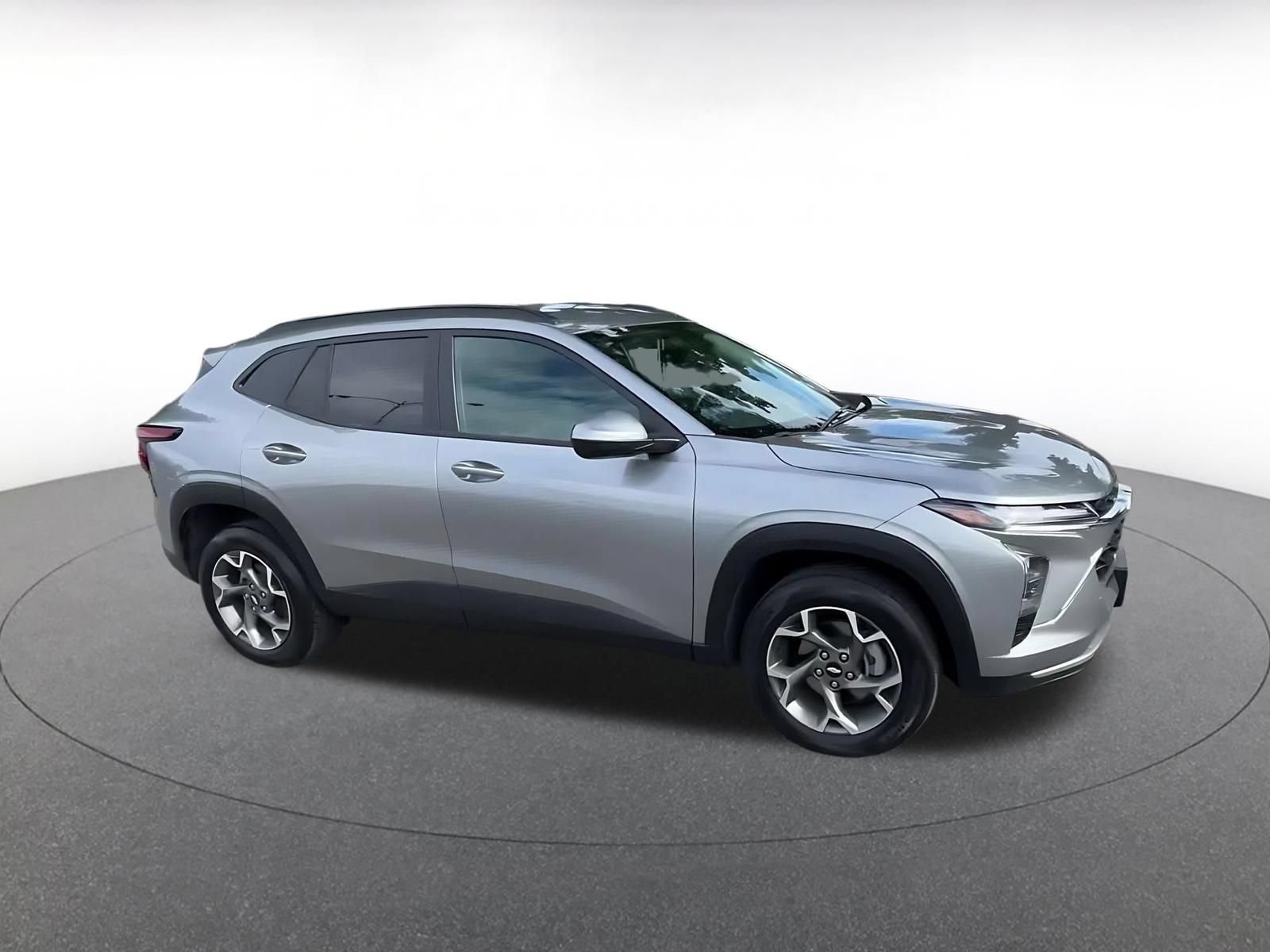 Used 2025 Chevrolet Trax LT w/ LT Convenience Package FWD video 2