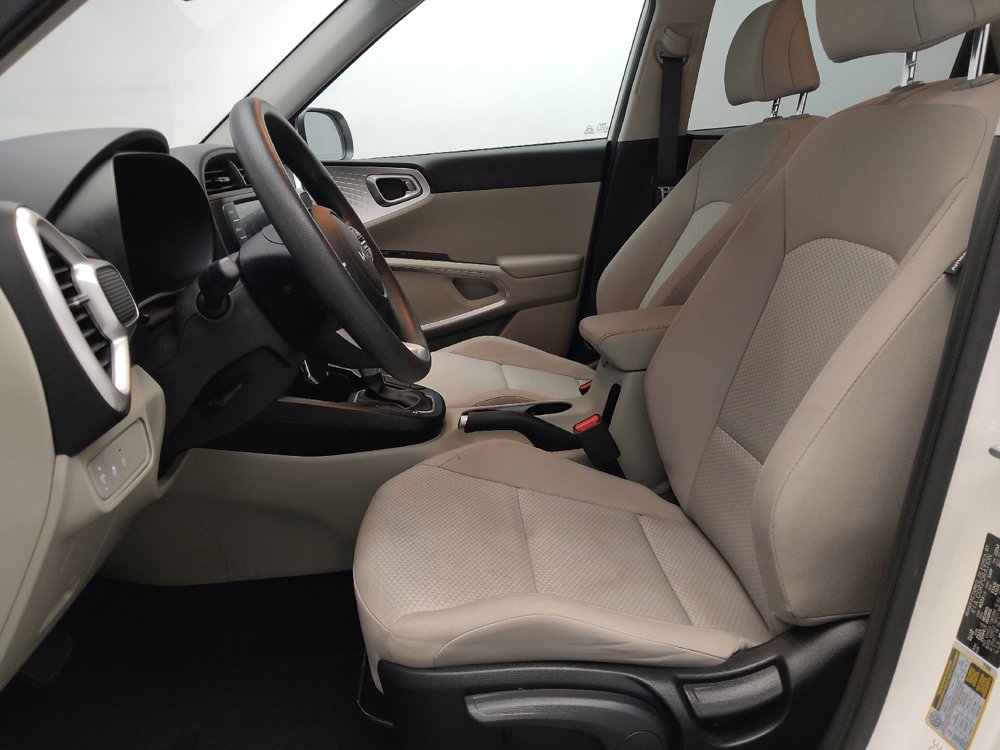 Used 2023 Kia Soul LX w/ LX Technology Package image 17