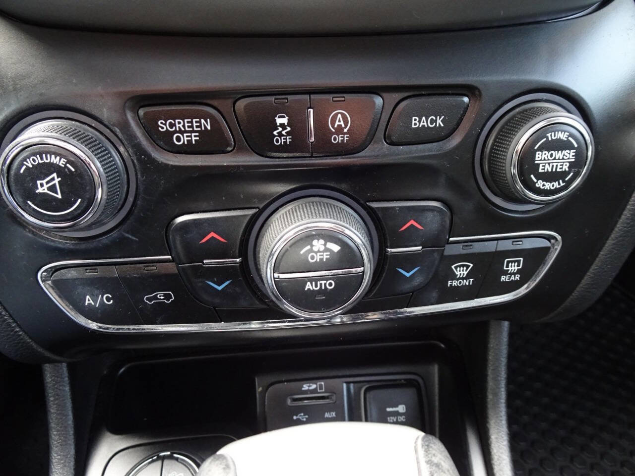 Used 2017 Jeep Cherokee Trailhawk image 27