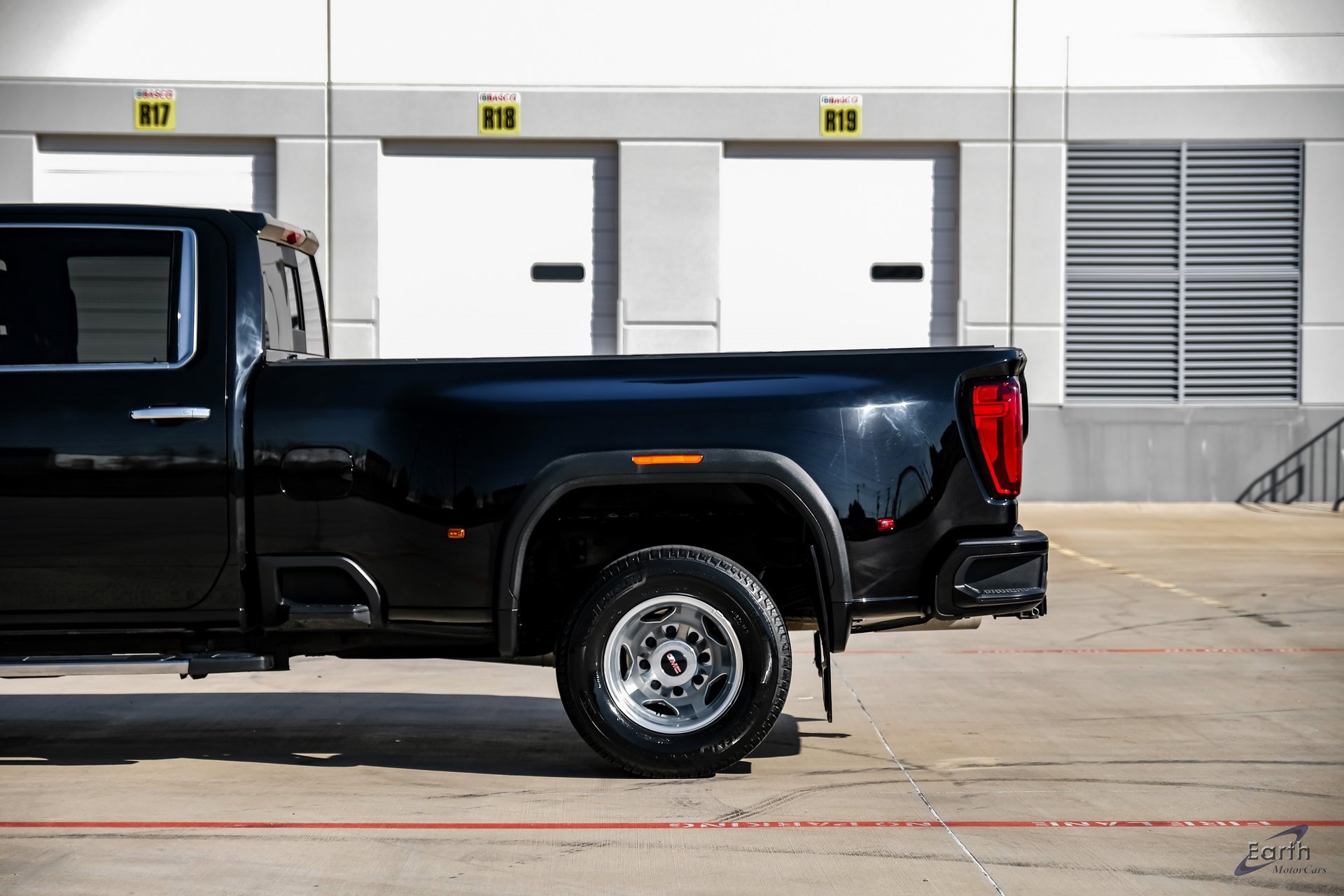 Used 2022 GMC Sierra 3500 Denali w/ Technology Package image 7