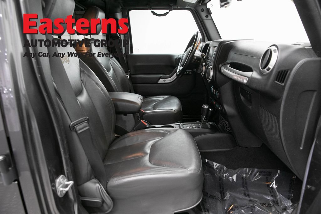 Used 2017 Jeep Wrangler Unlimited Sahara w/ Dual Top Group AWD/4WD image 24