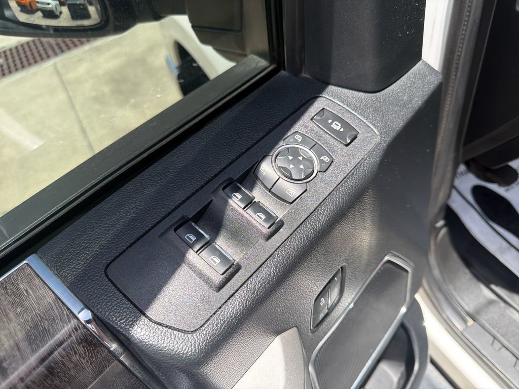 Used 2019 Ford F250 Lariat w/ Lariat Ultimate Package AWD/4WD image 17
