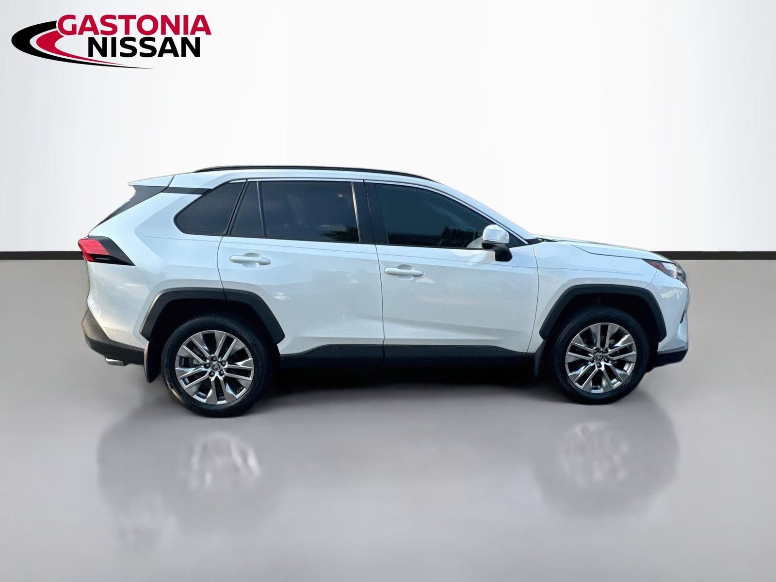 Used 2024 Toyota RAV4 XLE Premium FWD image 10