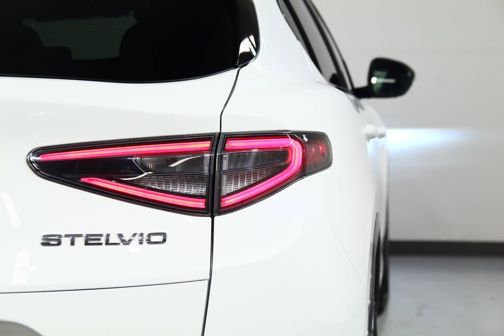 Used 2024 Alfa Romeo Stelvio Ti image 14