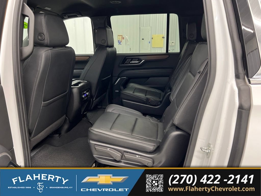 Used 2025 GMC Yukon XL Denali AWD/4WD image 11
