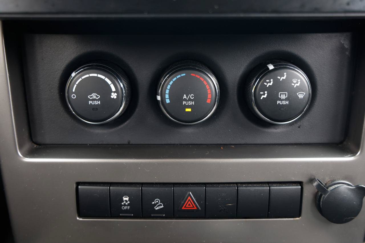 Used 2012 Jeep Liberty Sport w/ Popular Equipment Group AWD/4WD image 29