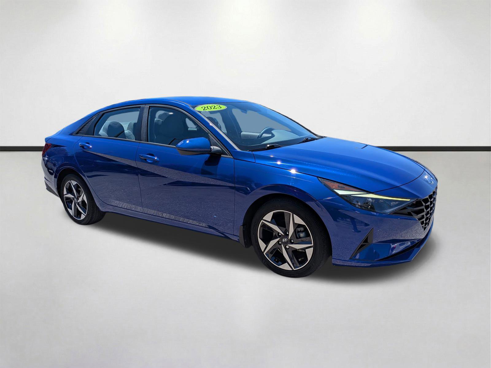 Used 2023 Hyundai Elantra SEL w/ Convenience Package FWD image 2