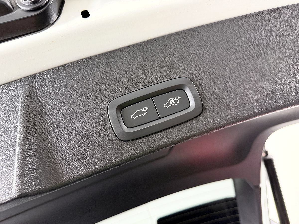 Used 2021 Volvo XC40 P8 Recharge w/ Advanced Package AWD/4WD image 56