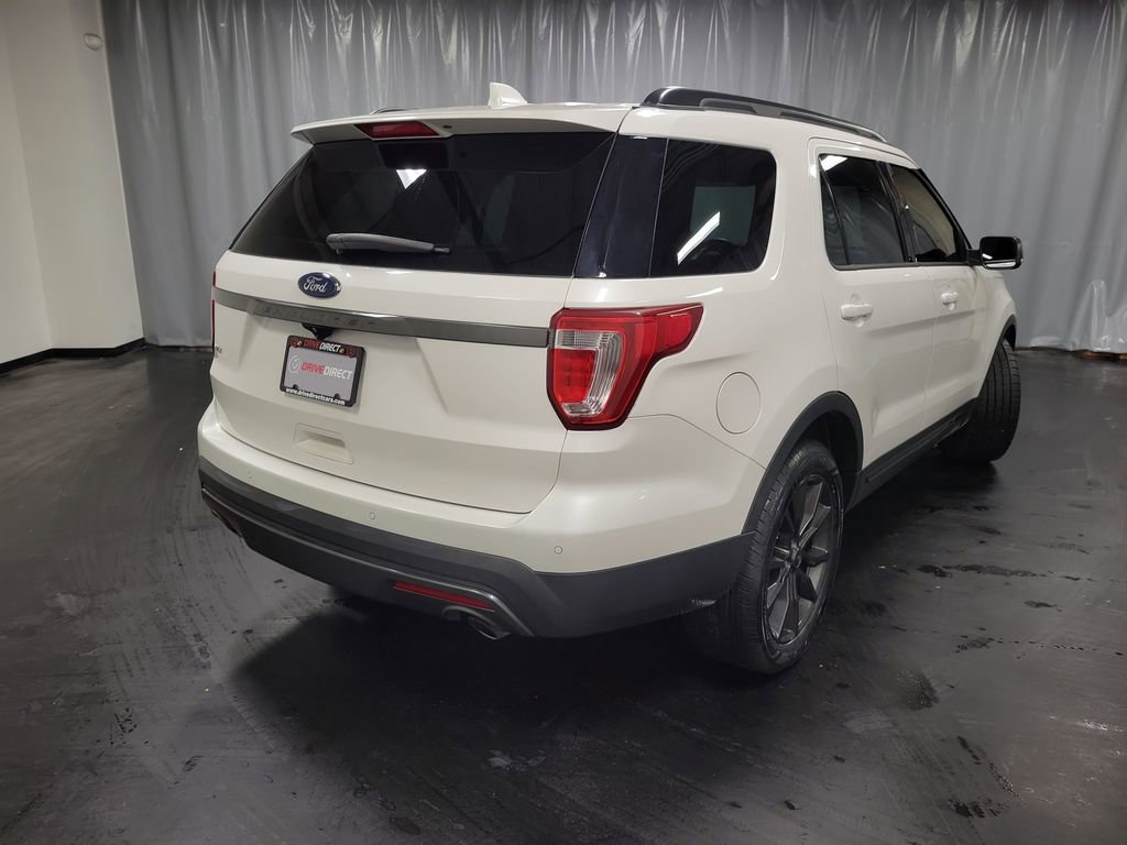 Used 2017 Ford Explorer XLT w/ Equipment Group 202A image 9