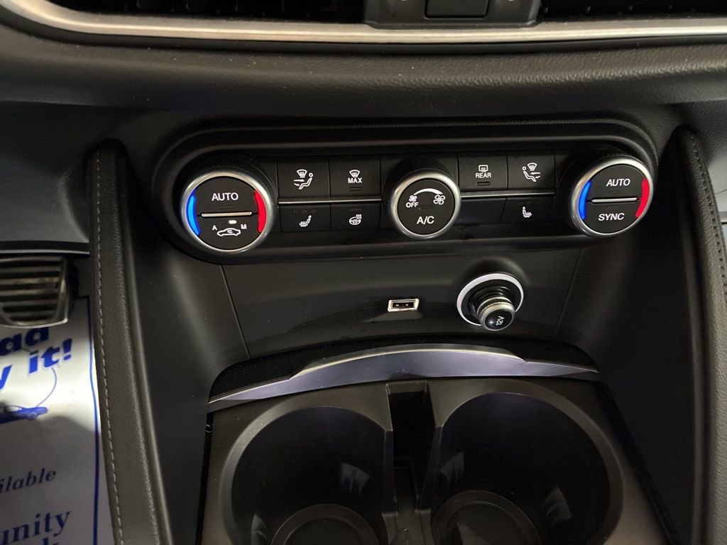 Used 2022 Alfa Romeo Stelvio Sprint image 21