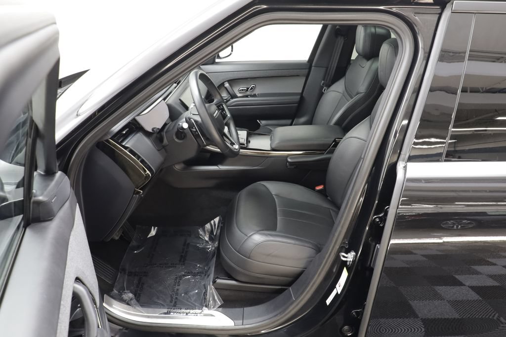Used 2025 Land Rover Range Rover Sport SE AWD/4WD image 6