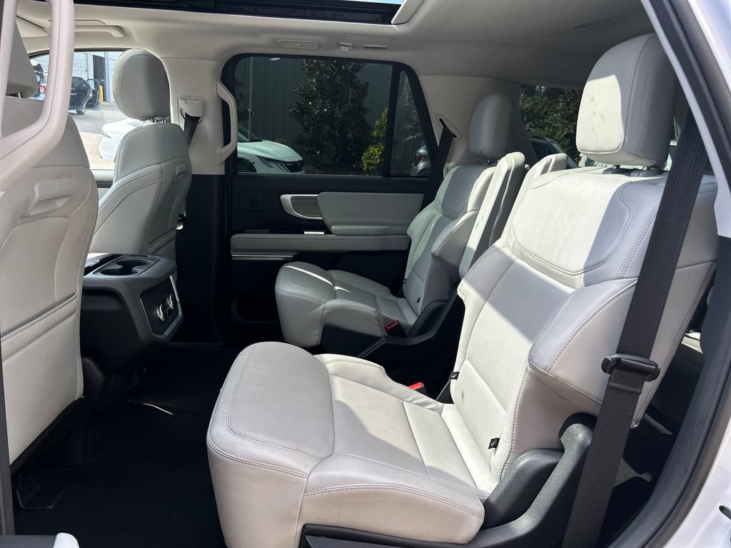 Certified 2025 Ford Expedition Platinum w/ Driver's Package AWD/4WD image 14