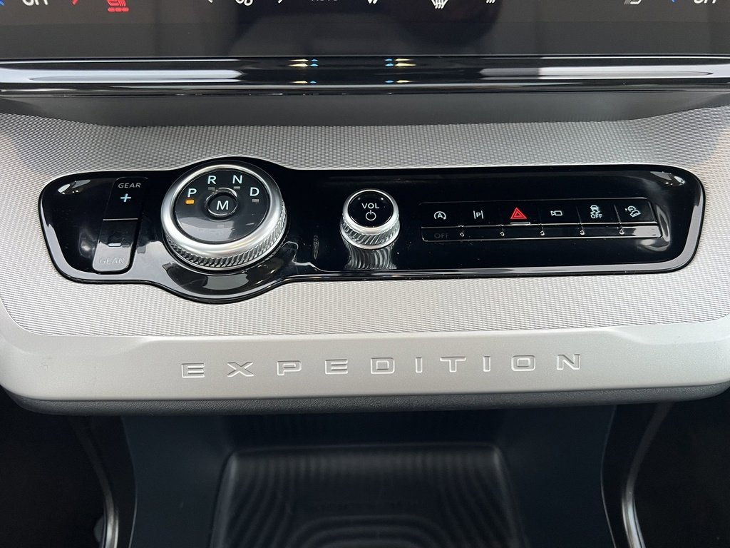 Certified 2025 Ford Expedition Active image 25