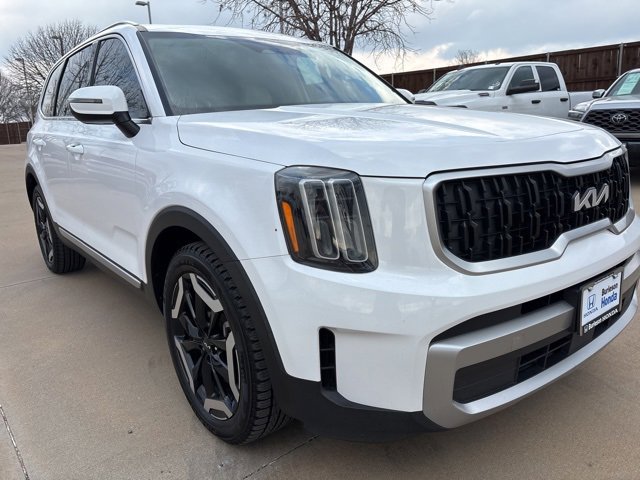 Used 2023 Kia Telluride EX image 2