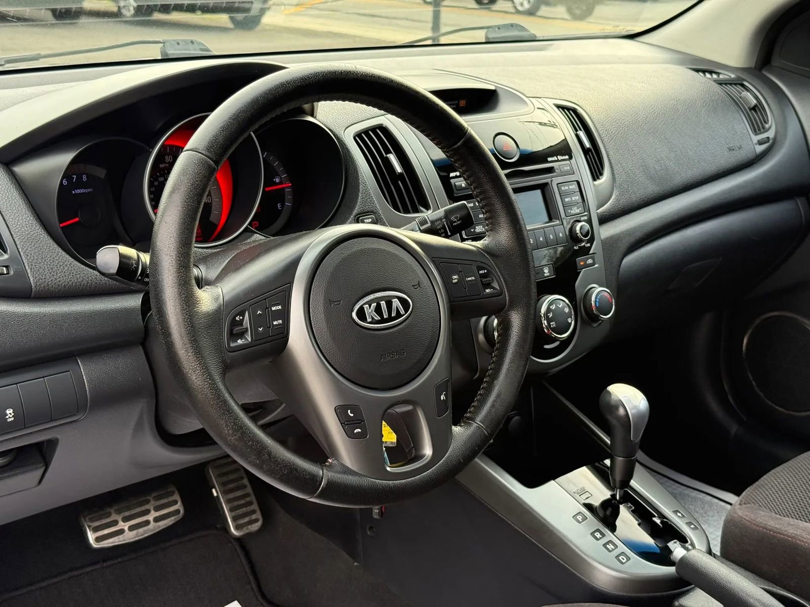 Used 2010 Kia Forte Koup SX image 16