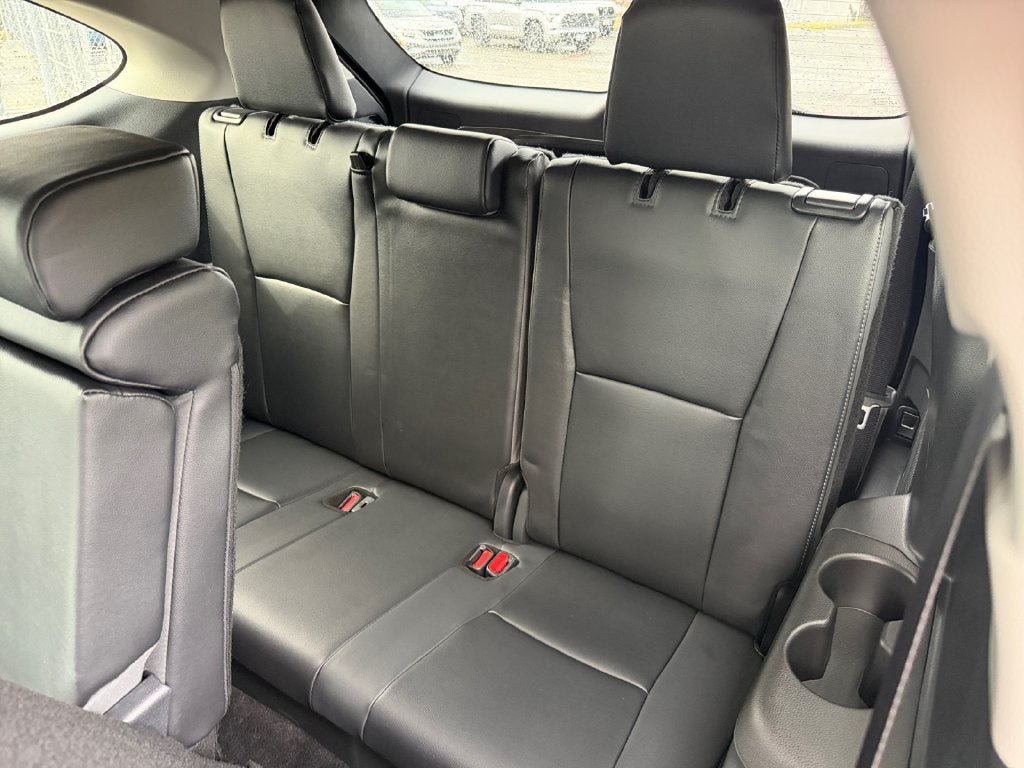 Used 2025 Toyota Highlander Limited AWD/4WD image 33