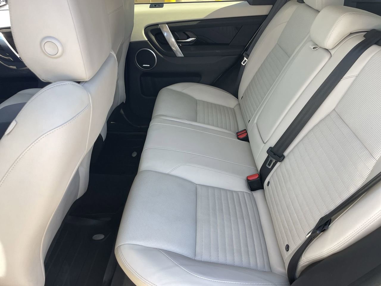 Used 2023 Land Rover Discovery Sport SE image 16