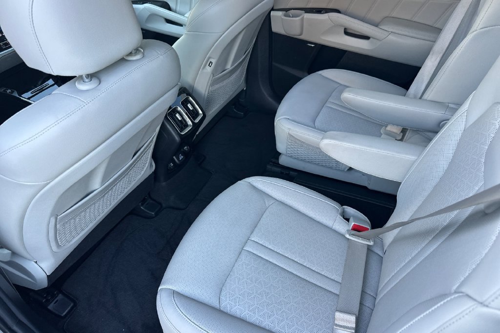 Used 2023 Kia Sorento SX Prestige w/ Panoramic Sunroof Package AWD/4WD image 13