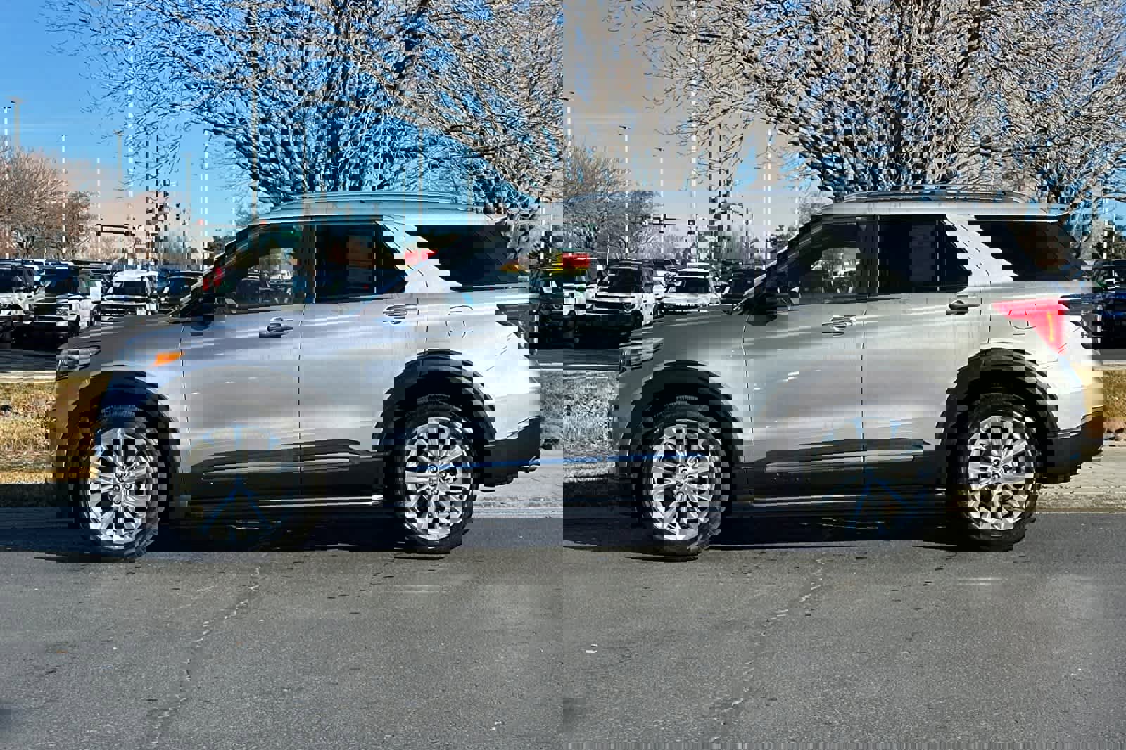 Certified 2023 Ford Explorer Platinum w/ Technology Package image 5