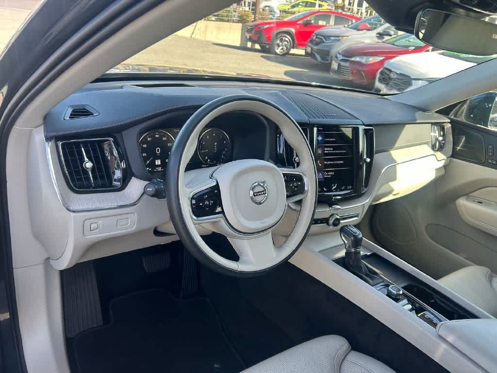 Used 2021 Volvo XC60 T5 Inscription w/ Advanced Package FWD image 2