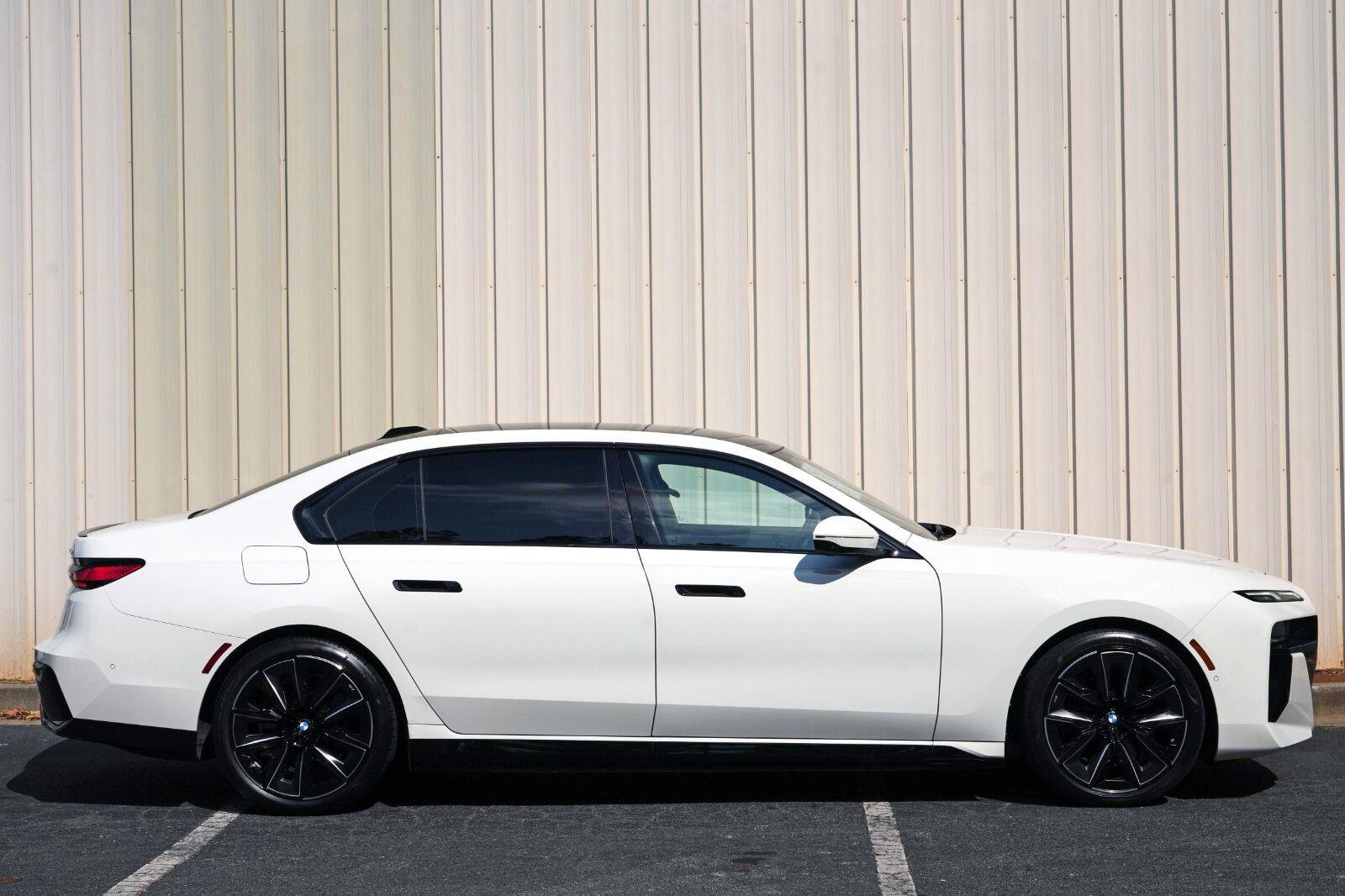 Used 2024 BMW i7 xDrive60 AWD/4WD image 61