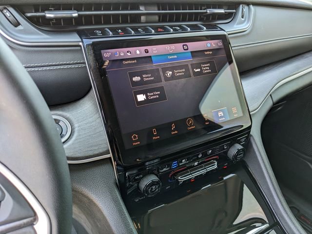 Used 2023 Jeep Grand Cherokee Limited w/ Luxury Tech Group II image 25