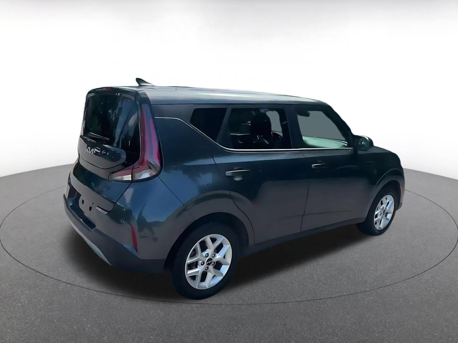 Used 2025 Kia Soul LX w/ LX Technology Package FWD image 14