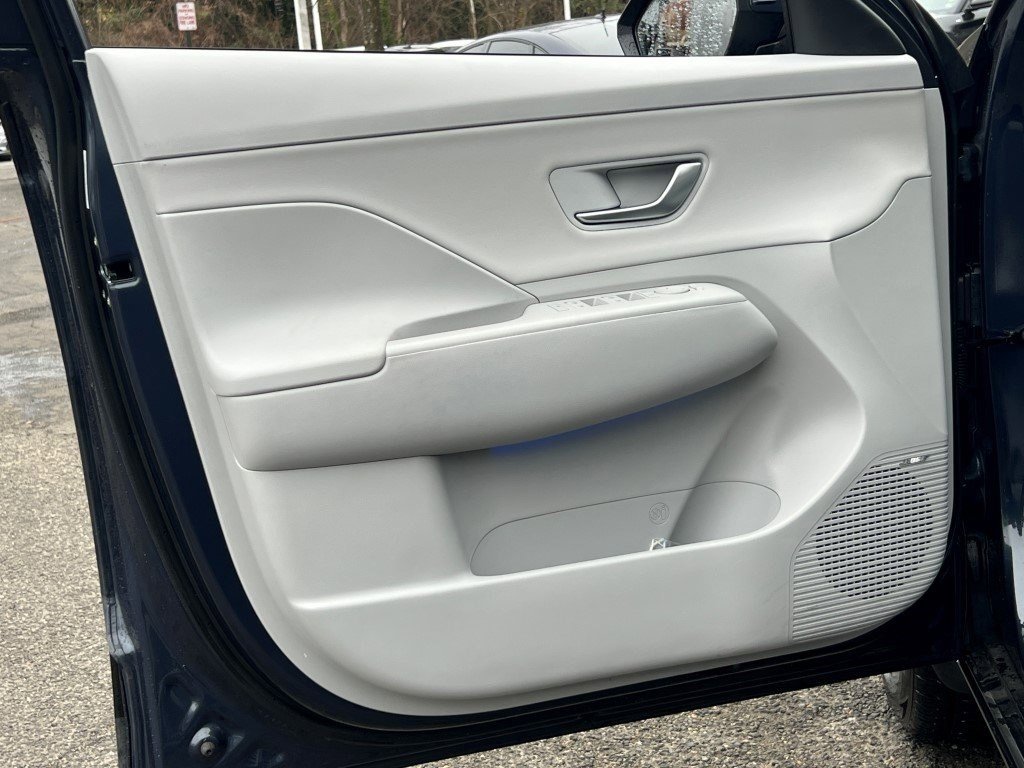 Used 2025 Hyundai Kona Limited image 18