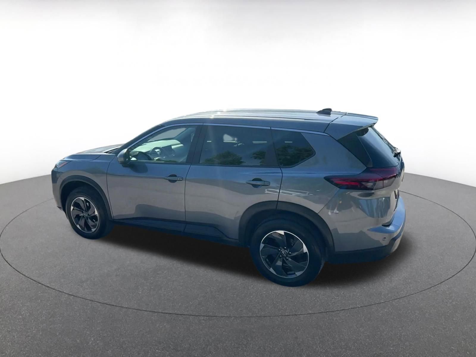 Used 2025 Nissan Rogue SV AWD/4WD image 10