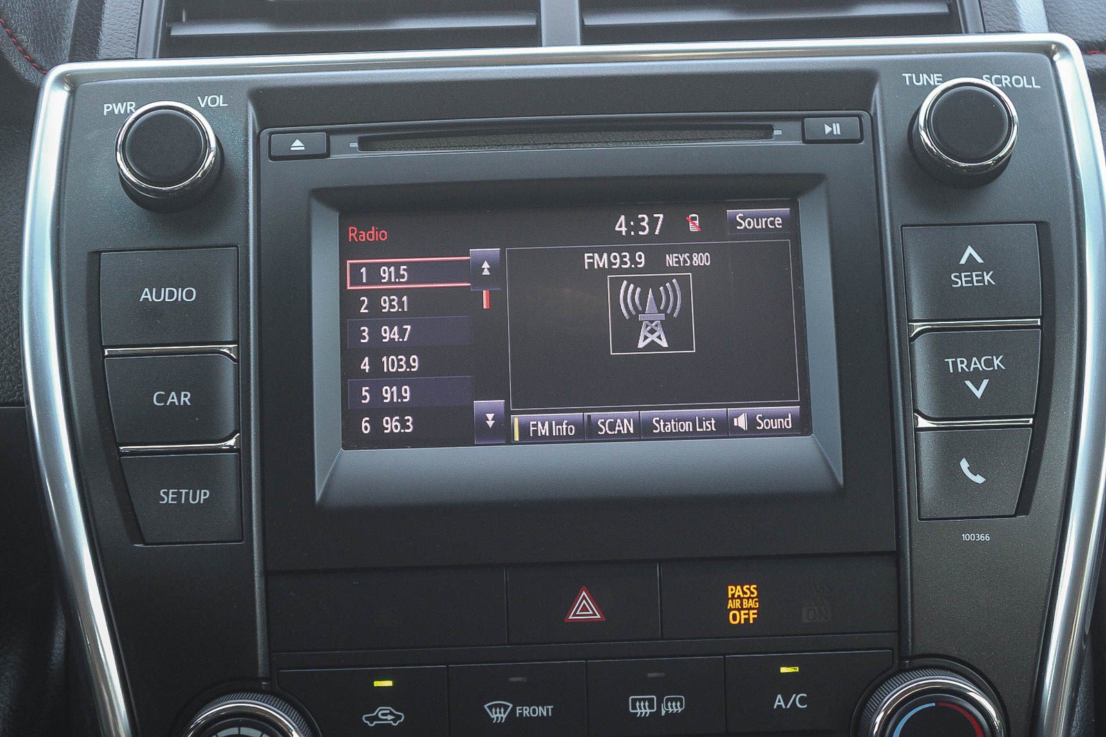 Used 2015 Toyota Camry SE FWD image 15