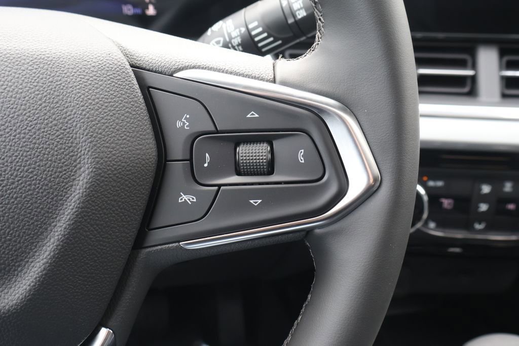 New 2026 Chevrolet Trax LT w/ Sunroof Package FWD image 24