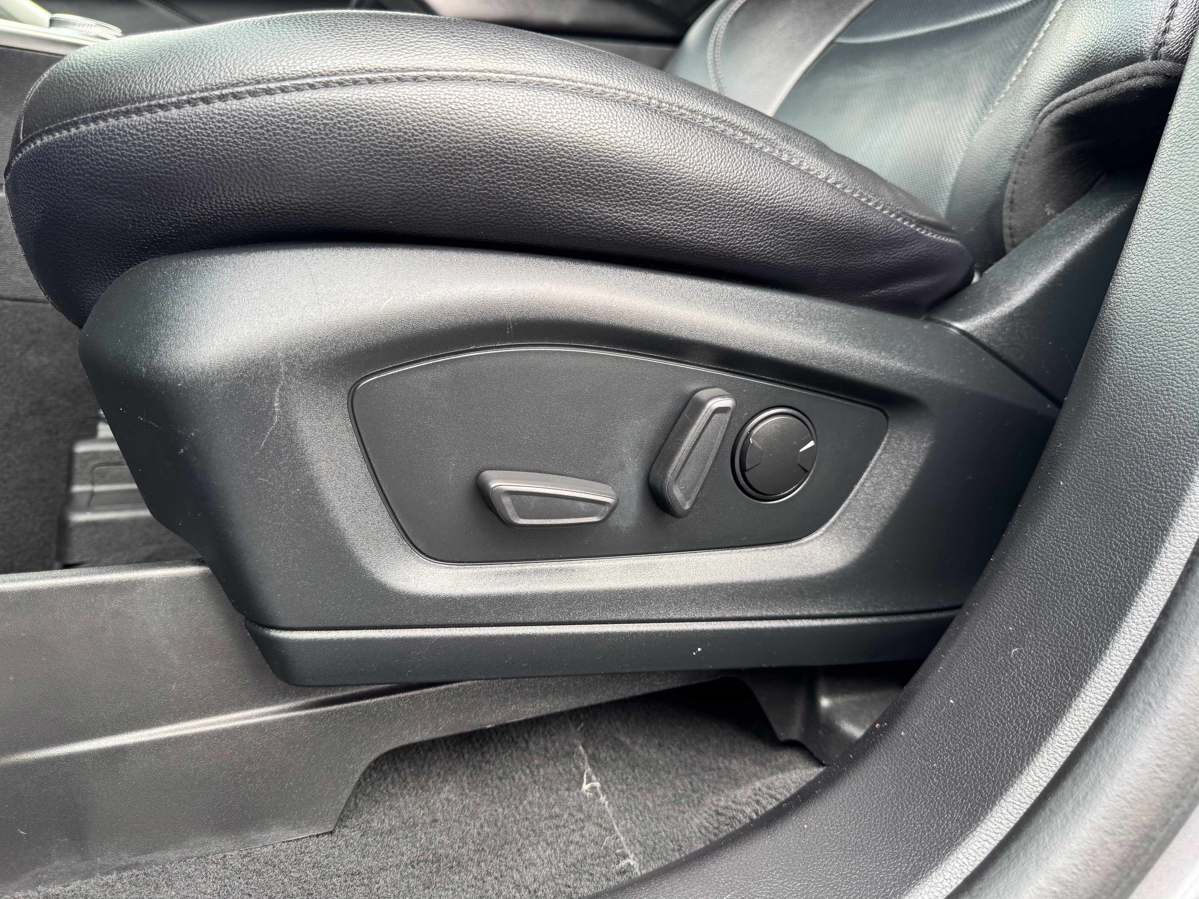 Used 2022 Ford Explorer Limited AWD/4WD image 51