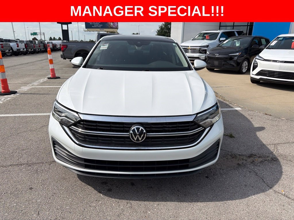 Used 2023 Volkswagen Jetta SE FWD image 8