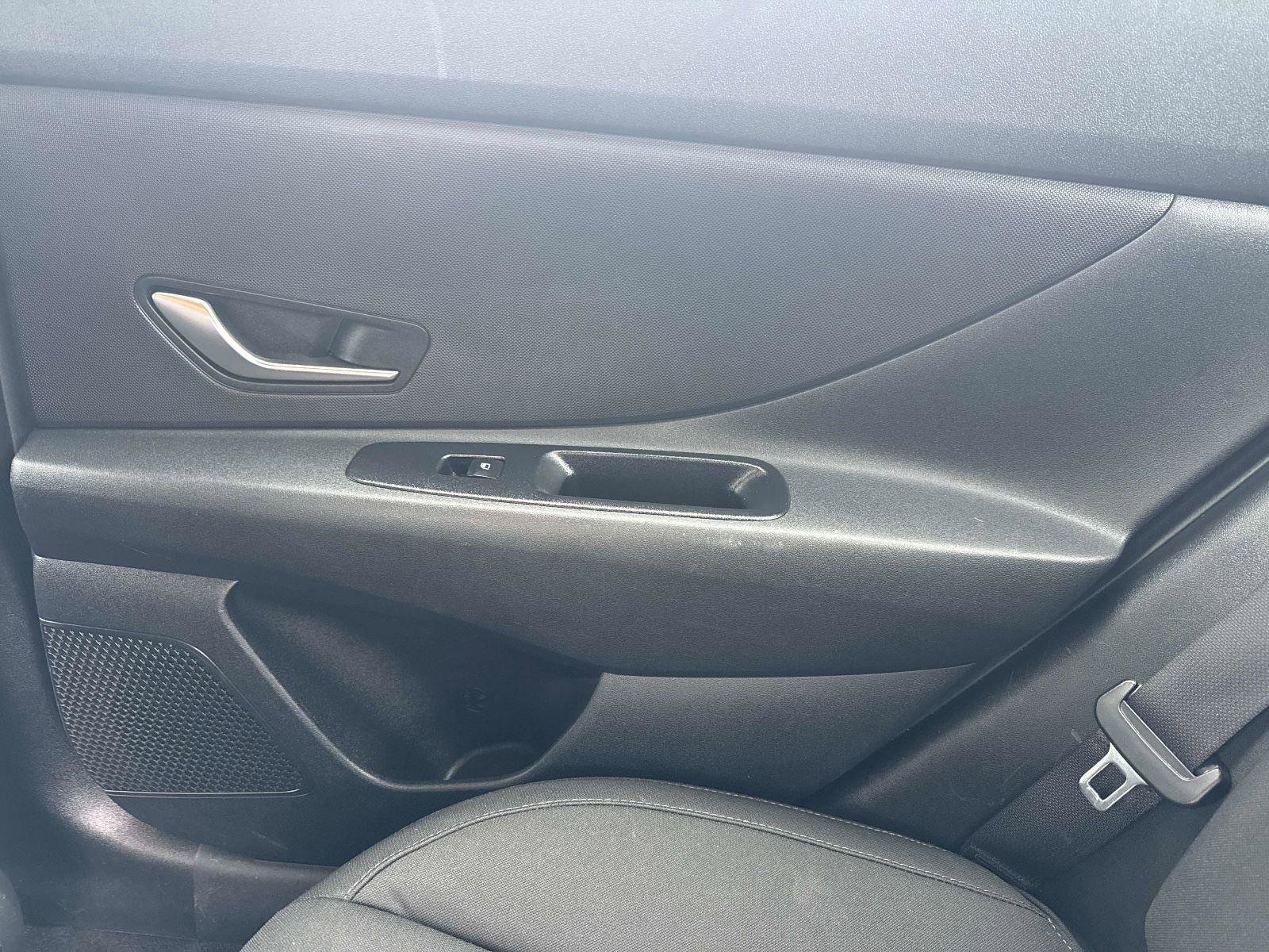 Used 2022 Hyundai Elantra SEL image 15