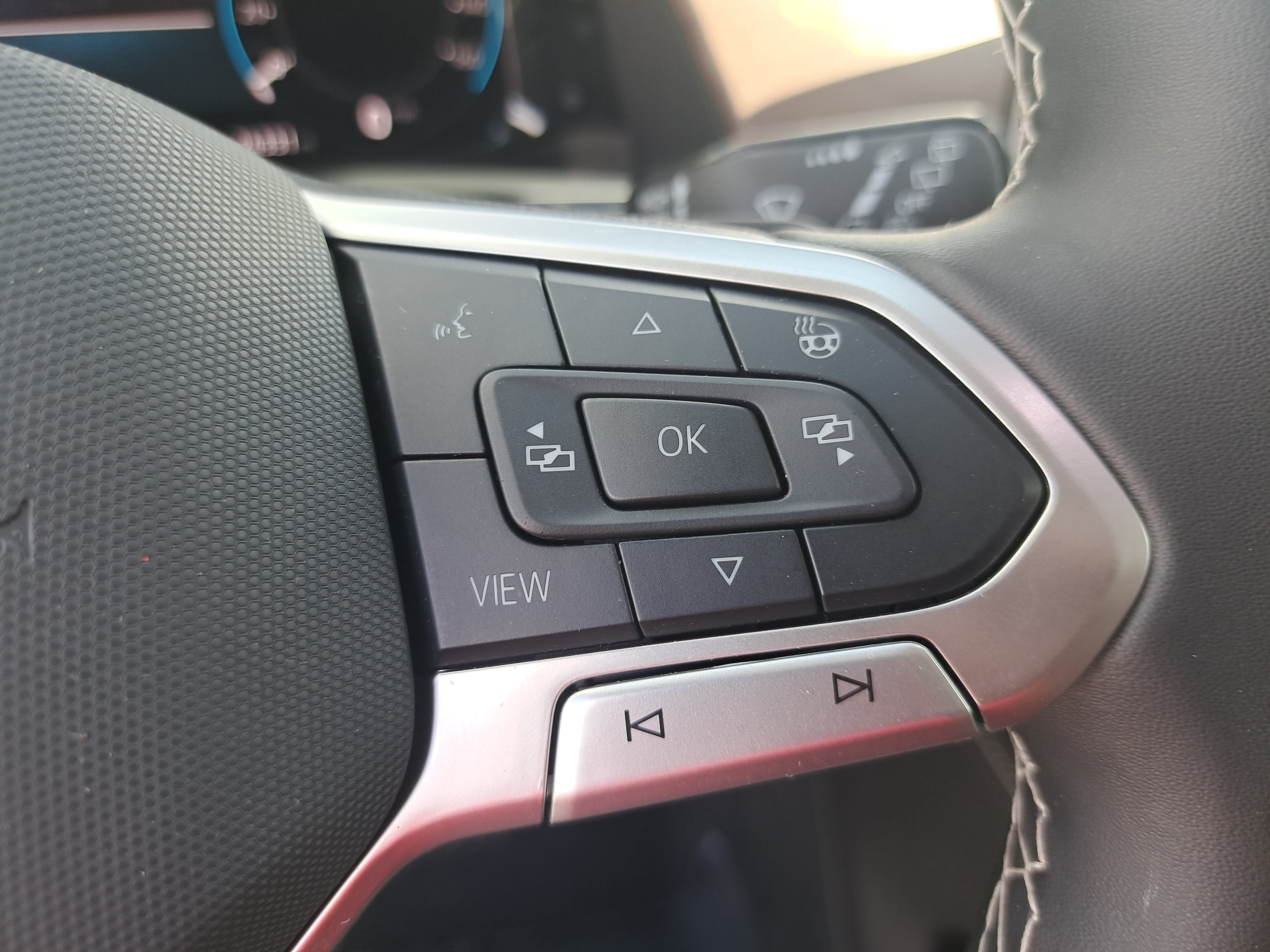 Certified 2024 Volkswagen Atlas SE FWD image 18