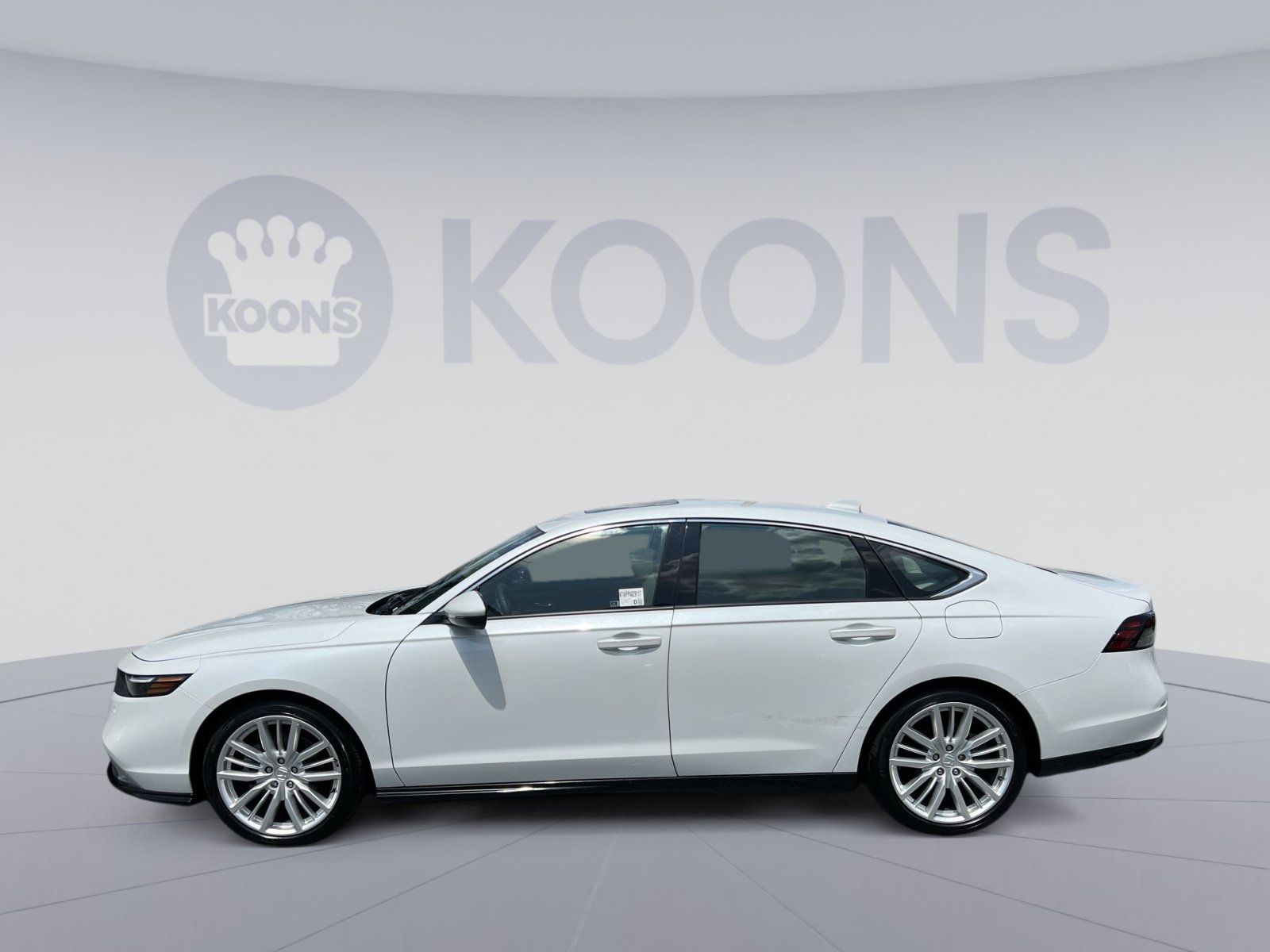 Used 2023 Honda Accord Touring image 2