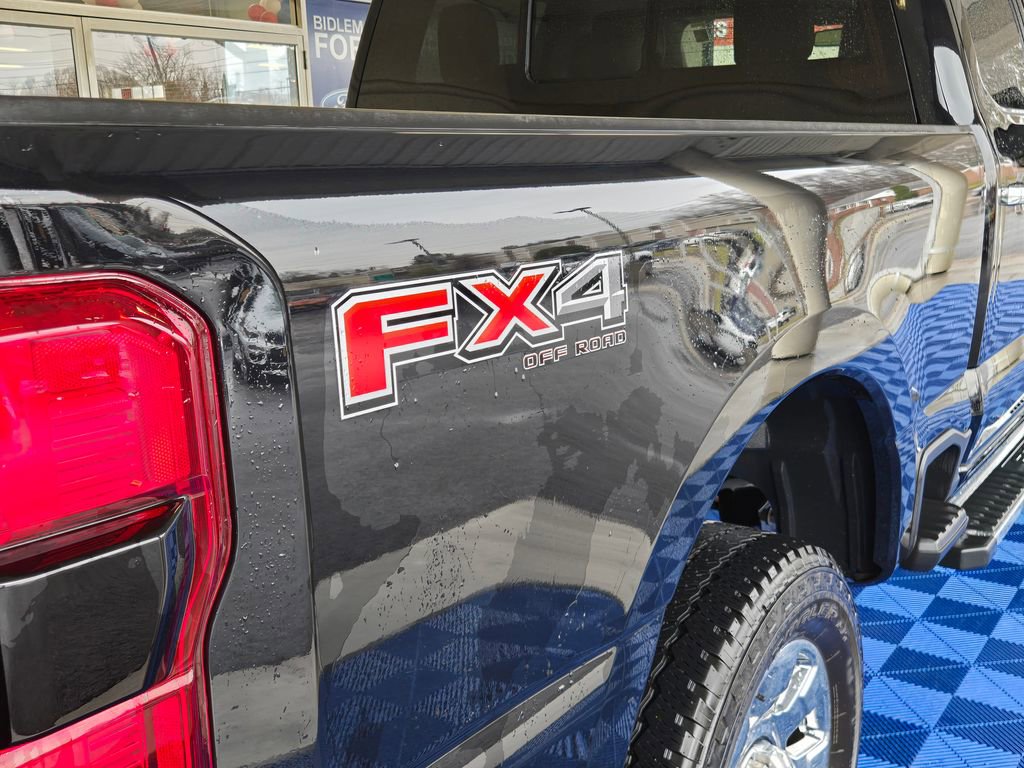 Used 2025 Ford F250 Lariat w/ Chrome Package image 32