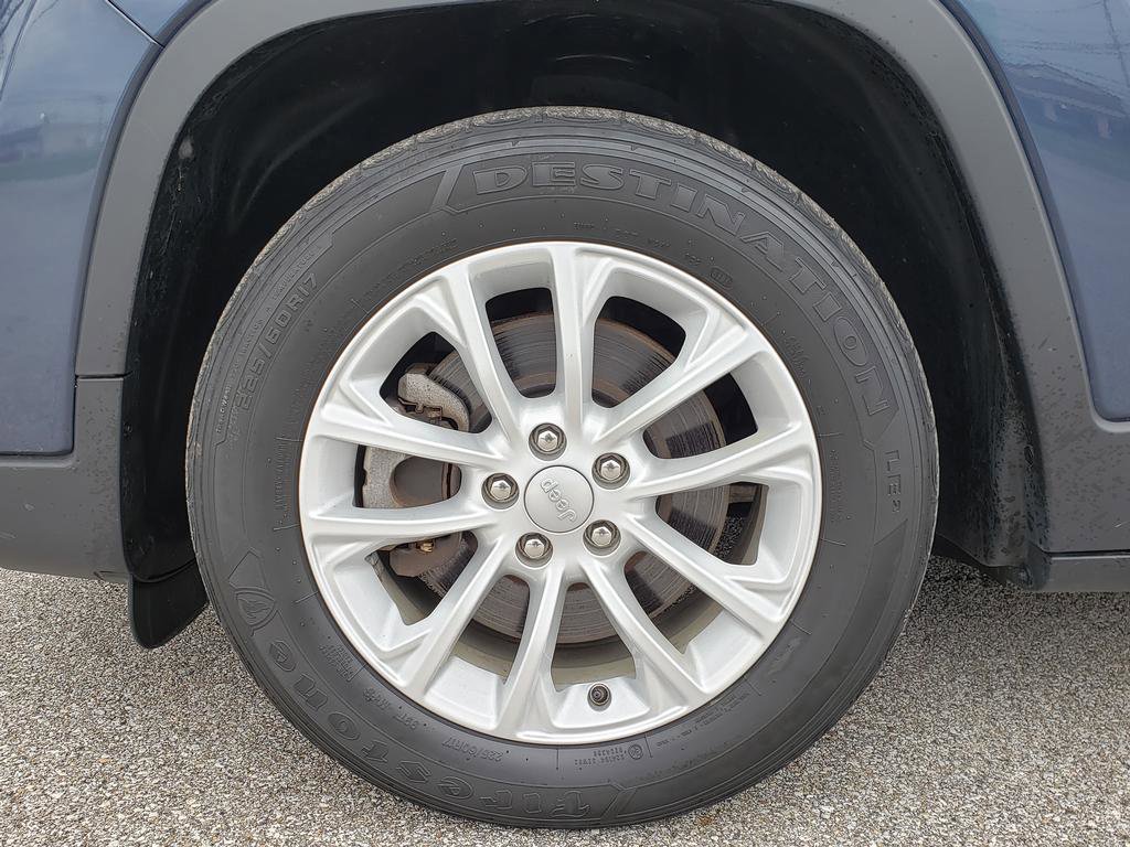 Used 2020 Jeep Cherokee Latitude w/ Cold Weather Group FWD image 27