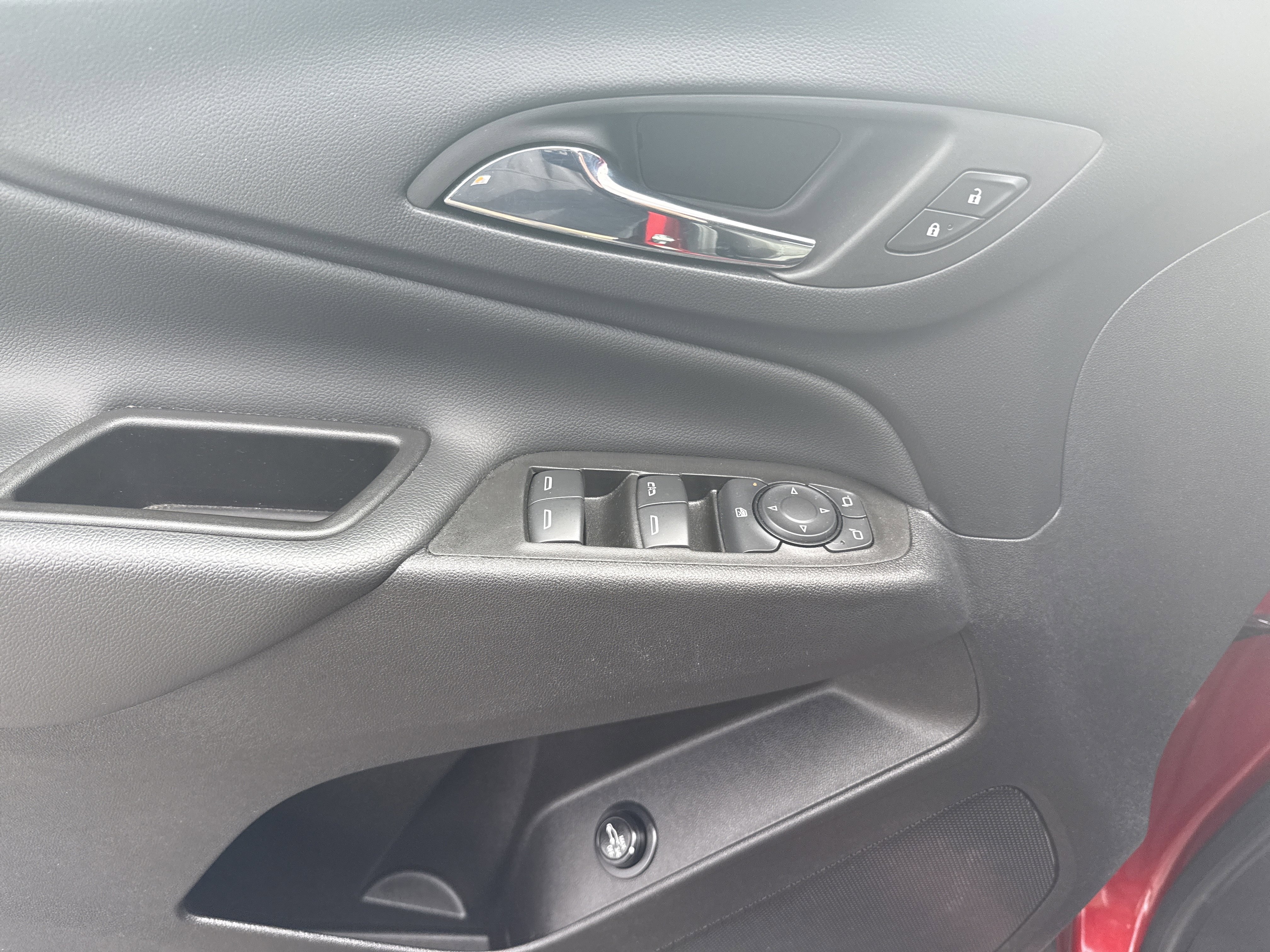 Used 2023 Chevrolet Equinox LT image 48