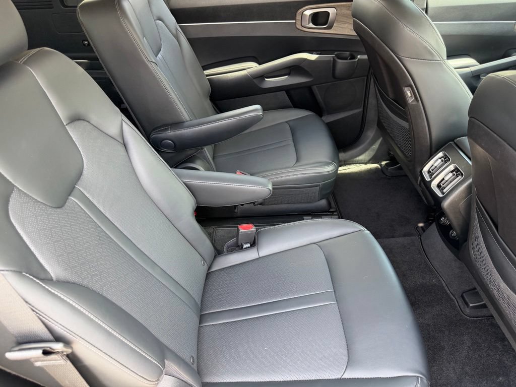 Used 2021 Kia Sorento EX w/ Panoramic Sunroof Package AWD/4WD image 17