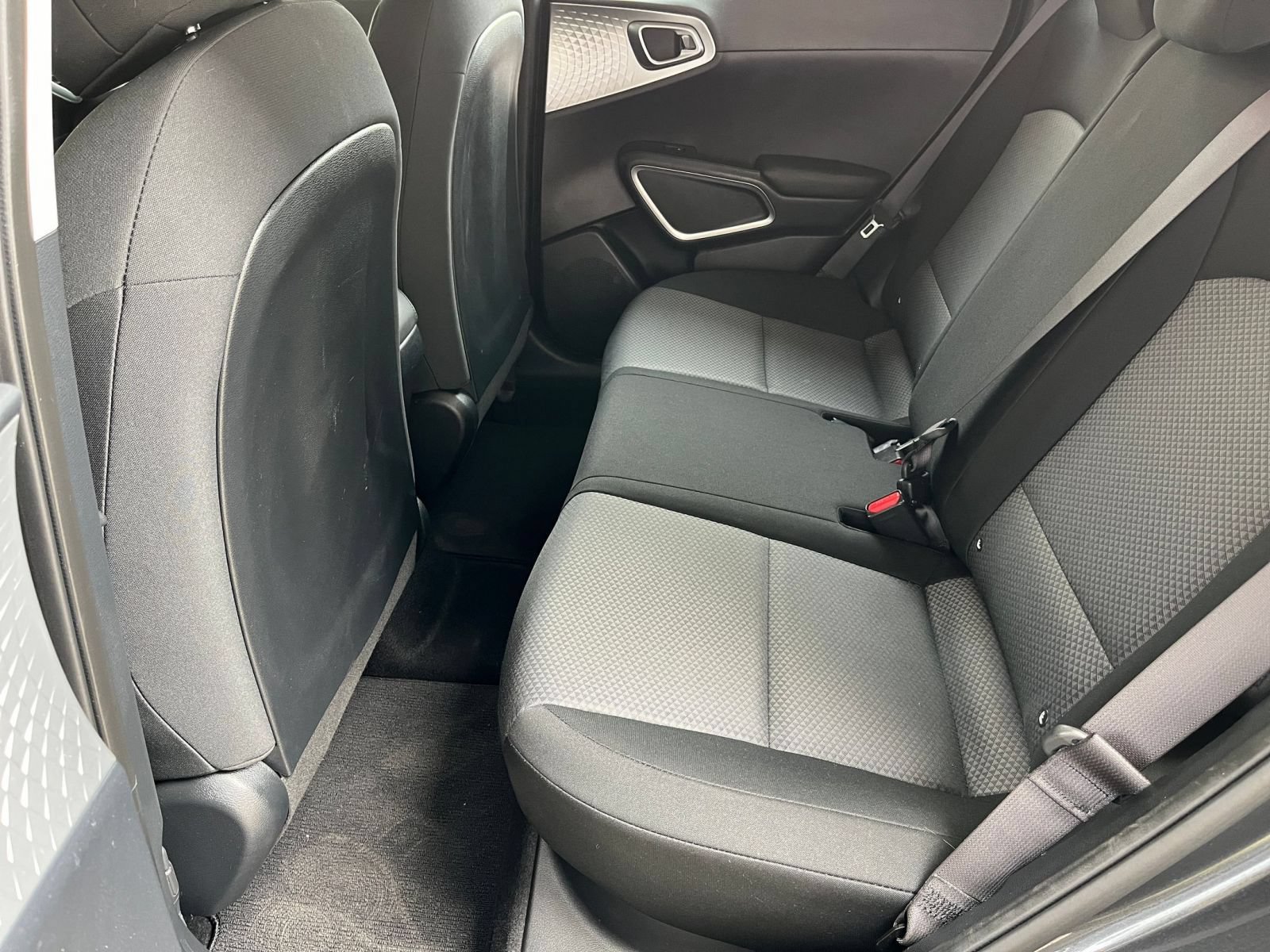 Used 2025 Kia Soul LX w/ LX Technology Package FWD image 24