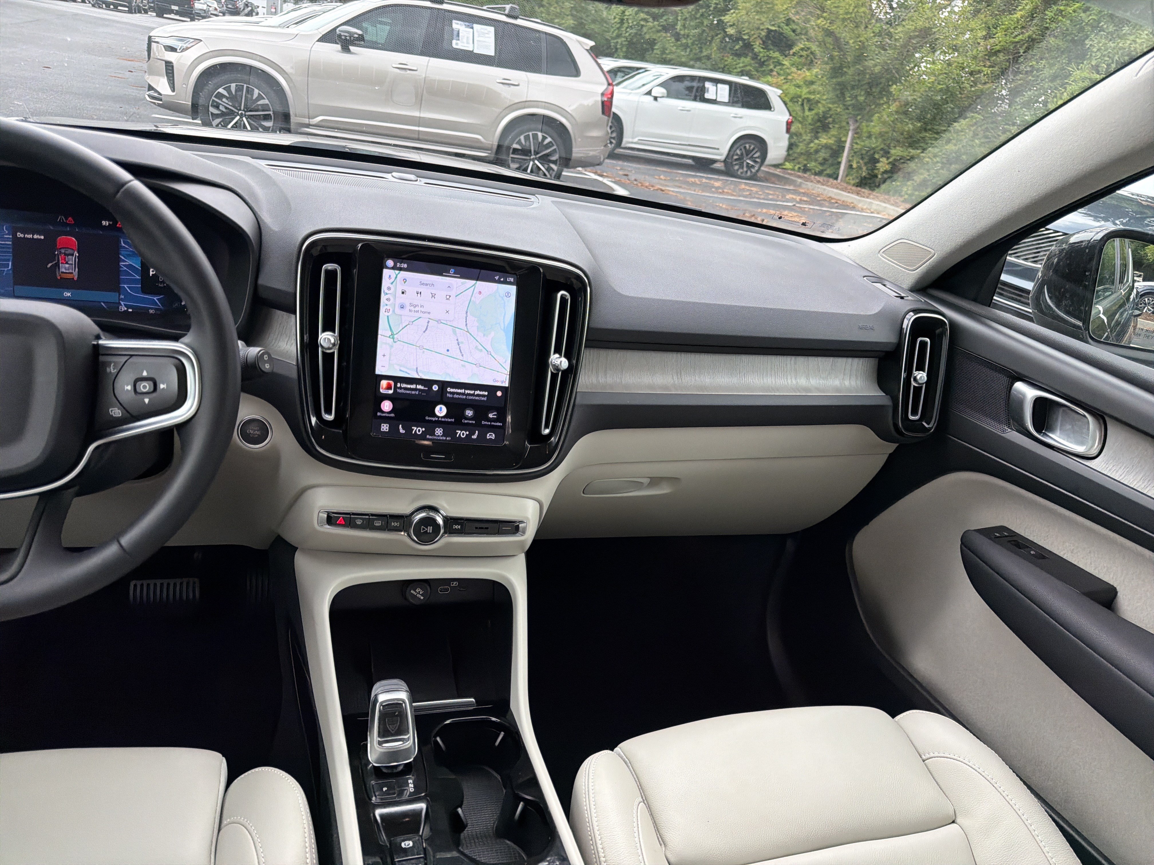 Certified 2023 Volvo XC40 B5 Plus AWD/4WD image 31