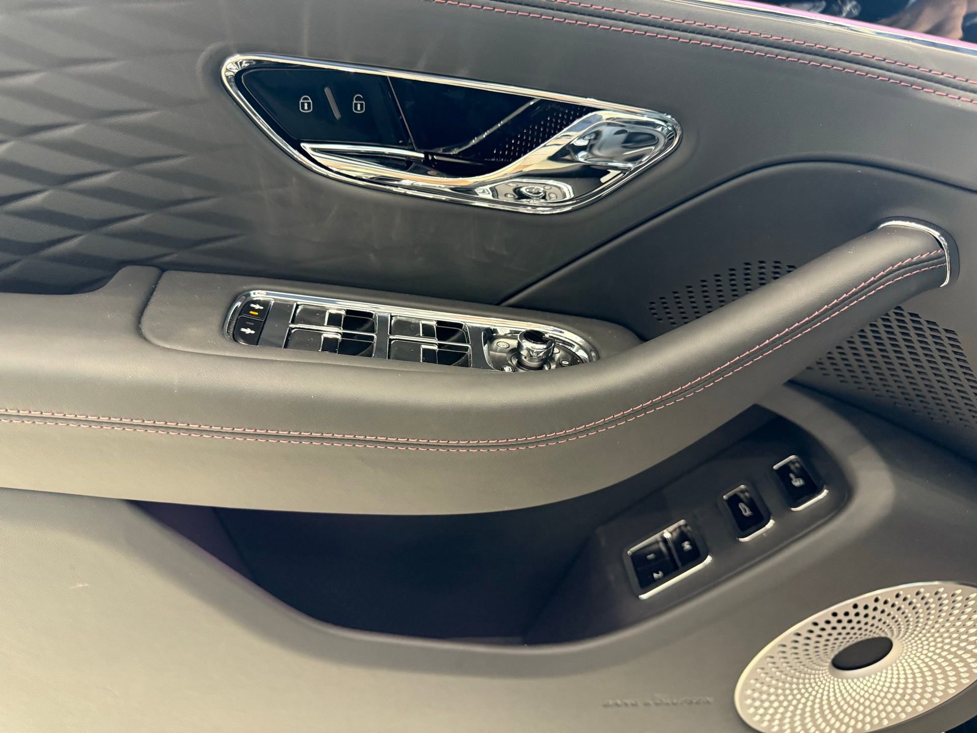 New 2026 Bentley Flying Spur Azure image 41