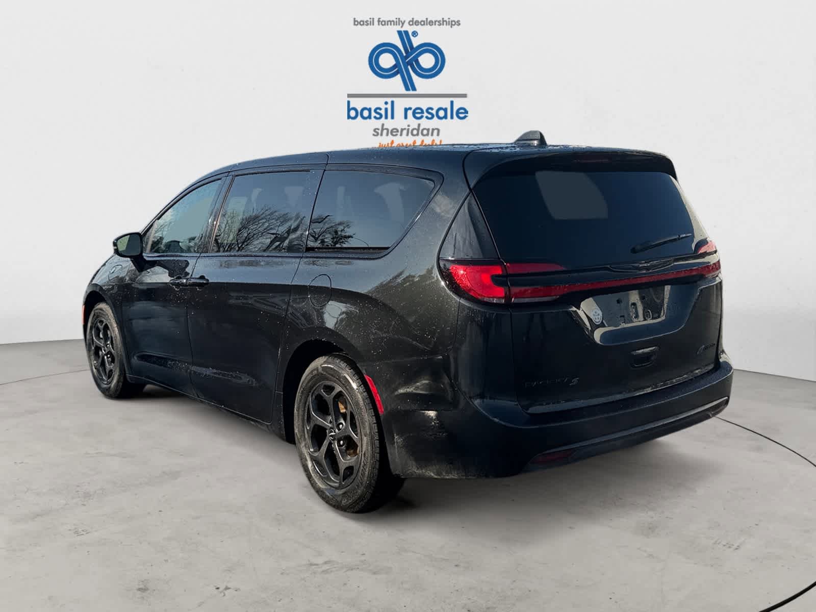 Used 2022 Chrysler Pacifica Touring-L w/ S Appearance Package FWD image 4
