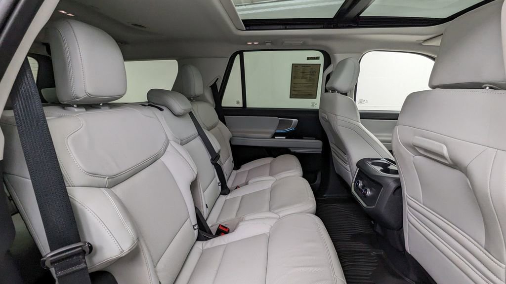 Certified 2025 Ford Expedition Platinum AWD/4WD image 40