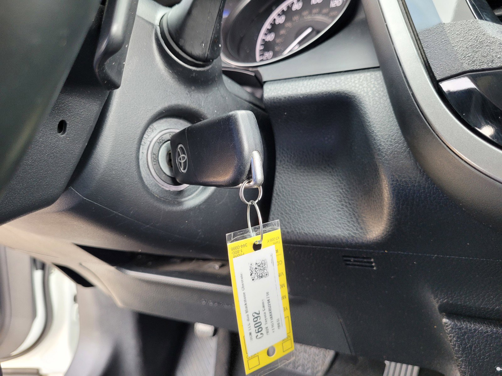 Used 2024 Toyota Camry SE image 21