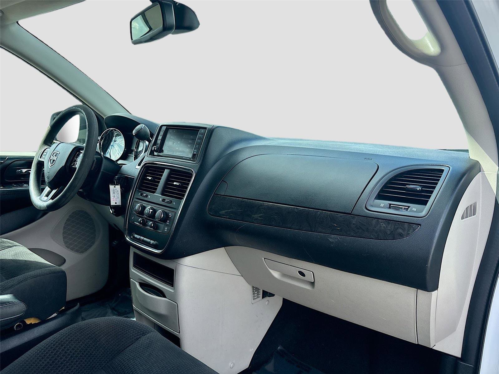 Used 2019 Dodge Grand Caravan SE image 29